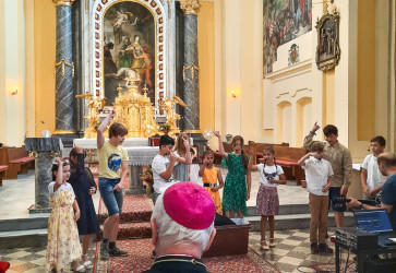 V jubilejnom chrme v Rimavskej Sobote sa 21. jna uskutonila jubilejn p minitrantov a det Roavskej dieczy. Snmka: Mria erven, FMA