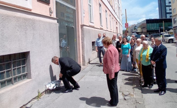 Jn Havlk medzi muenkmi Jchymova