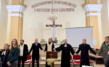 Ekum�na v kas�r�ach i v Tren��ne