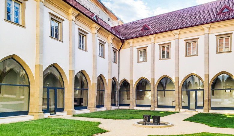 Pri hradbách, blízko najbiednejším Pri hradbách, blízko najbiednejším