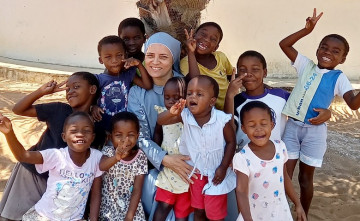 Ke� sa modl�me s de�mi, Boh kon� z�zraky