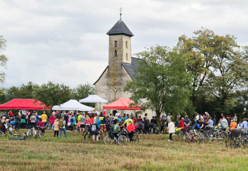V posledn augustov nedeu sa konala cyklistick p k osamotenmu kostolku v Pominovci, dnenom Sedmerovci v okrese Ilava. Snmka: Martin Jurek