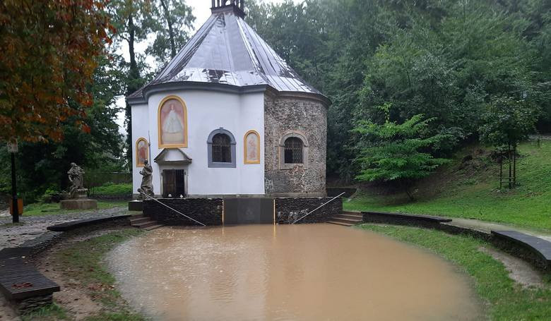 Postihnut povodami potrebuj pomoc