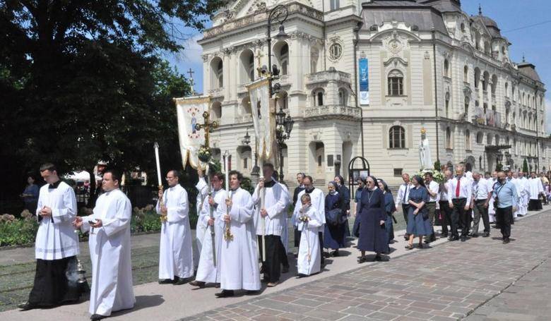 Koiania mali procesiu